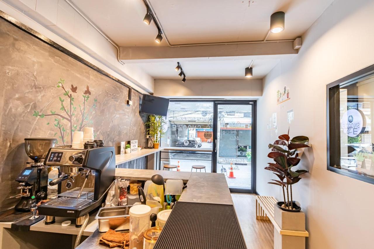 Snoozzze Hostel ใกล้รถไฟฟ้า ย่านบางรัก (Adults Only) バンコク都 エクステリア 写真
