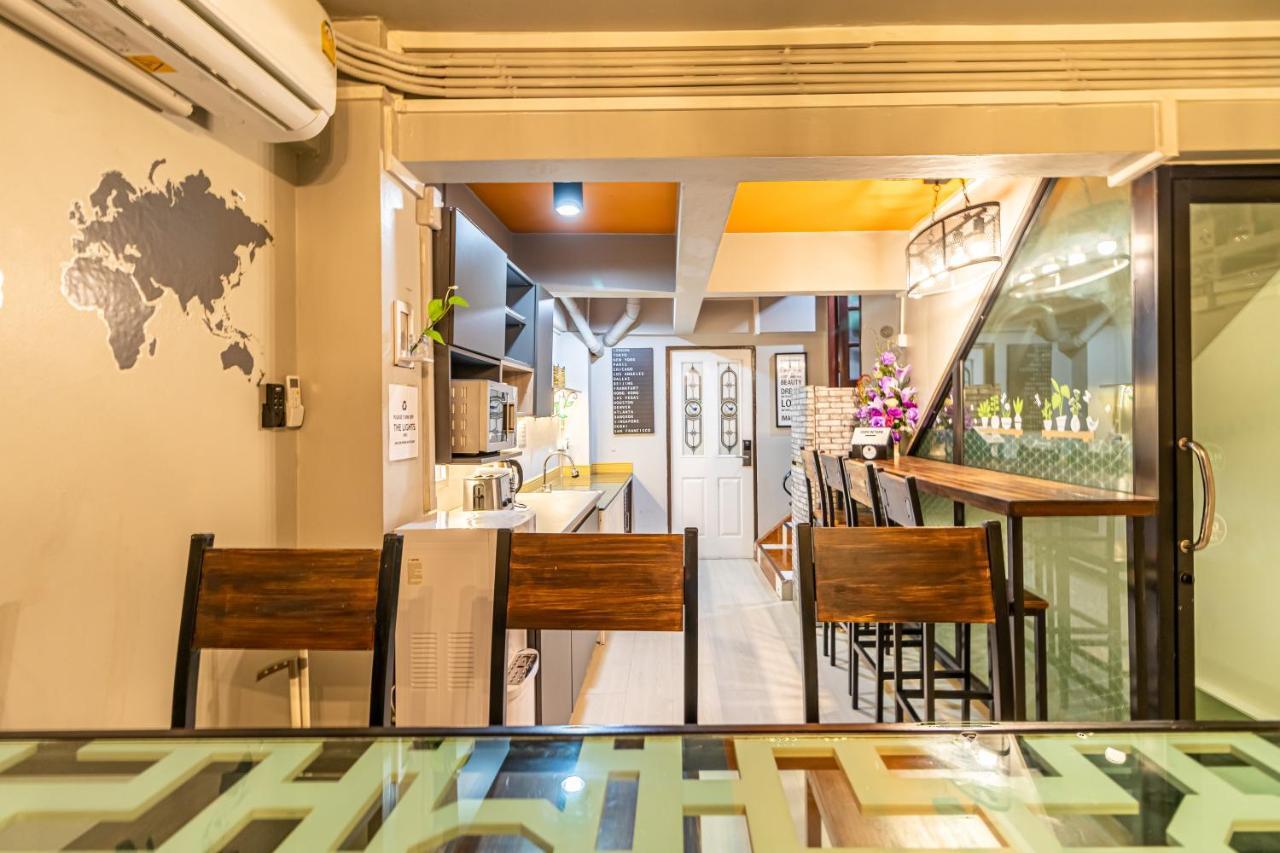 Snoozzze Hostel ใกล้รถไฟฟ้า ย่านบางรัก (Adults Only) バンコク都 エクステリア 写真