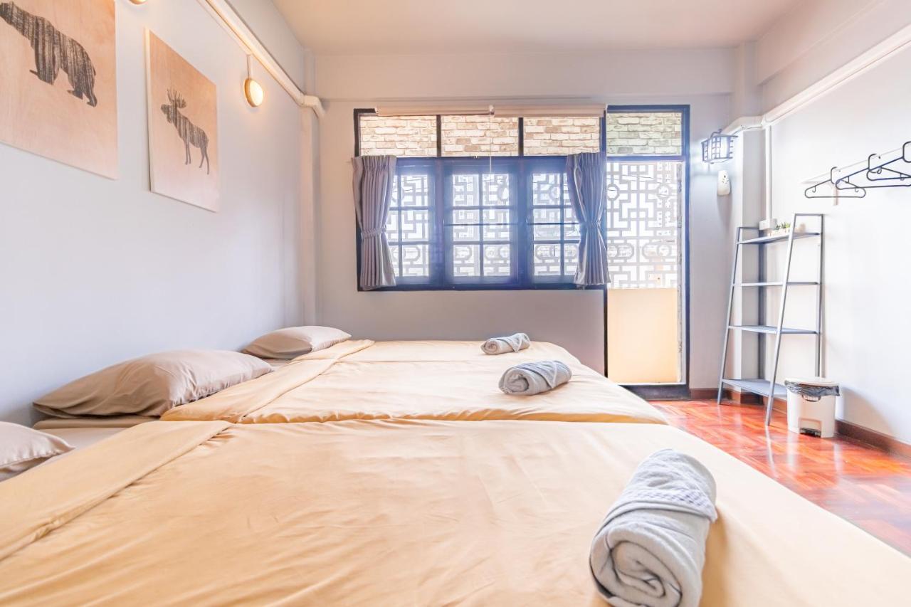 Snoozzze Hostel ใกล้รถไฟฟ้า ย่านบางรัก (Adults Only) バンコク都 エクステリア 写真