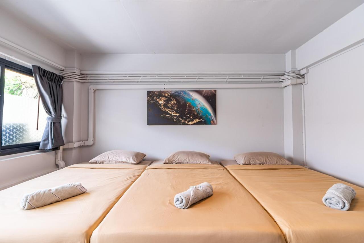 Snoozzze Hostel ใกล้รถไฟฟ้า ย่านบางรัก (Adults Only) バンコク都 エクステリア 写真