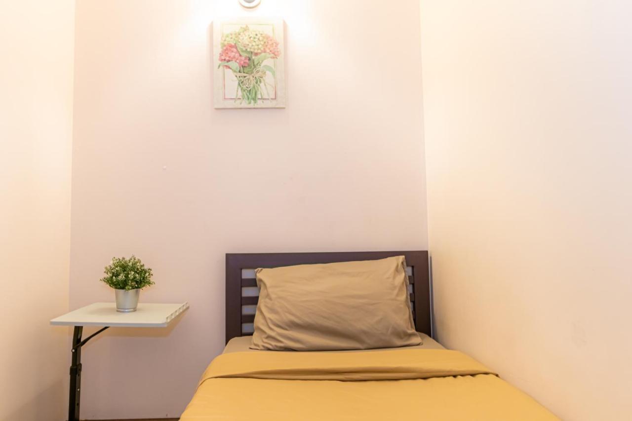 Snoozzze Hostel ใกล้รถไฟฟ้า ย่านบางรัก (Adults Only) バンコク都 エクステリア 写真