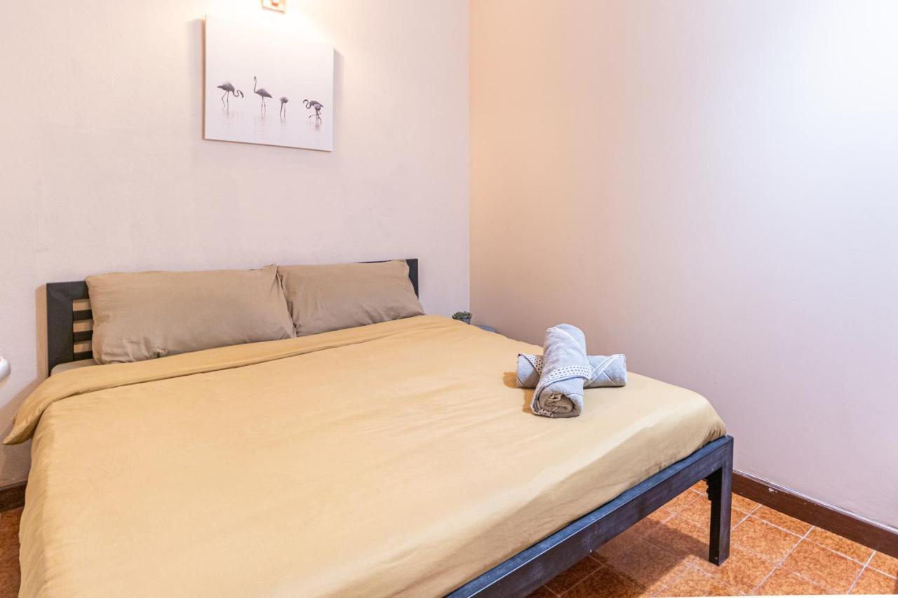 Snoozzze Hostel ใกล้รถไฟฟ้า ย่านบางรัก (Adults Only) バンコク都 エクステリア 写真