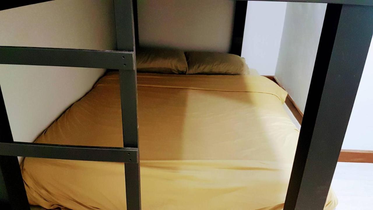 Snoozzze Hostel ใกล้รถไฟฟ้า ย่านบางรัก (Adults Only) バンコク都 エクステリア 写真