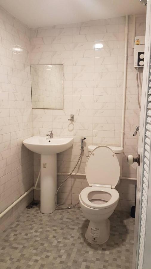 Snoozzze Hostel ใกล้รถไฟฟ้า ย่านบางรัก (Adults Only) バンコク都 エクステリア 写真